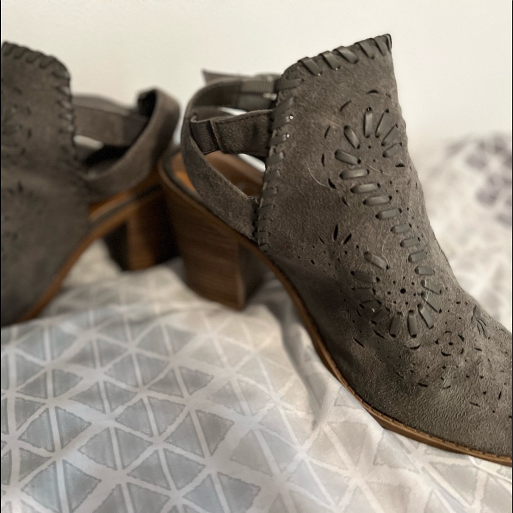 Gray heels